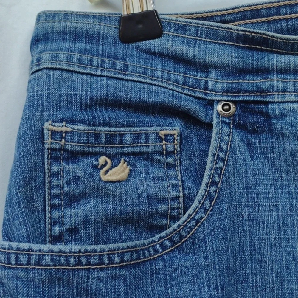 Gloria Vanderbilt Stretch High Waisted Mom Jeans 12 - Picture 3 of 11